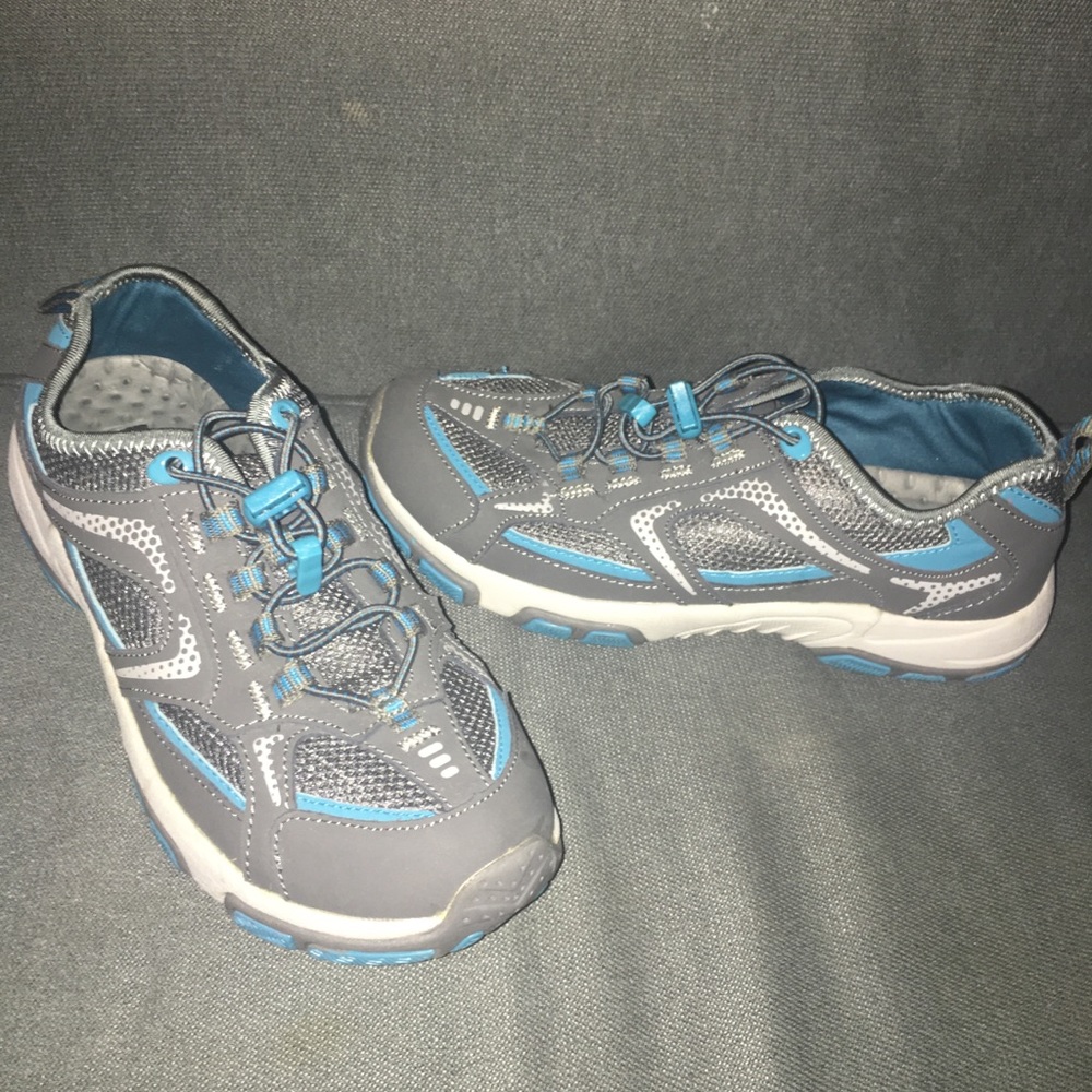 Woman's Khombu Sneakers